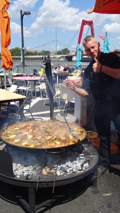 paella event bij de willemsbrug