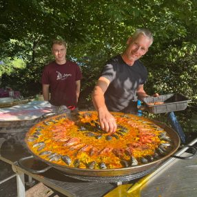 Taco bereidt Paella Mixta